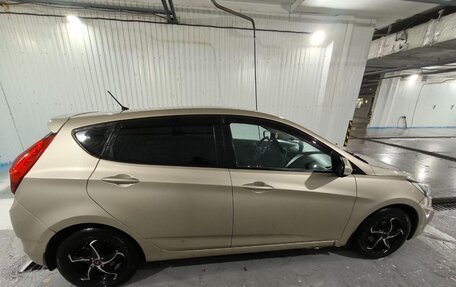 Hyundai Solaris II рестайлинг, 2013 год, 800 000 рублей, 8 фотография