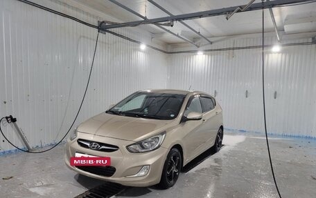 Hyundai Solaris II рестайлинг, 2013 год, 800 000 рублей, 5 фотография
