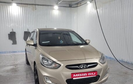 Hyundai Solaris II рестайлинг, 2013 год, 800 000 рублей, 4 фотография