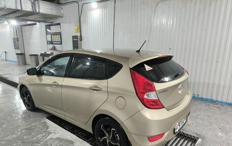 Hyundai Solaris II рестайлинг, 2013 год, 800 000 рублей, 13 фотография