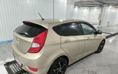 Hyundai Solaris II рестайлинг, 2013 год, 800 000 рублей, 11 фотография
