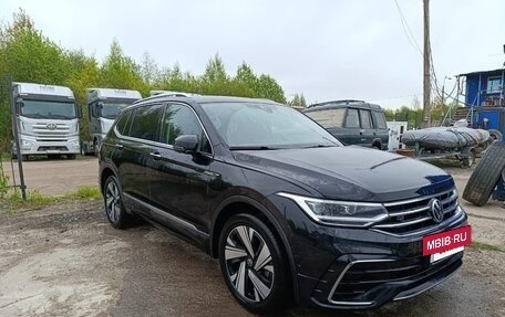 Volkswagen Tiguan, 2023 год, 4 411 480 рублей, 2 фотография