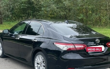 Toyota Camry, 2020 год, 2 950 000 рублей, 4 фотография