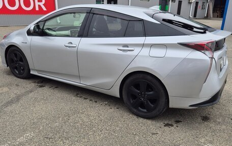 Toyota Prius IV XW50, 2016 год, 1 450 000 рублей, 4 фотография