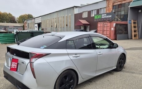 Toyota Prius IV XW50, 2016 год, 1 450 000 рублей, 5 фотография