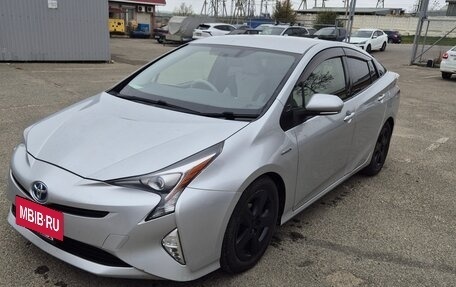 Toyota Prius IV XW50, 2016 год, 1 450 000 рублей, 2 фотография