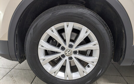 Volkswagen Tiguan II, 2020 год, 2 350 000 рублей, 12 фотография