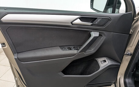 Volkswagen Tiguan II, 2020 год, 2 350 000 рублей, 19 фотография