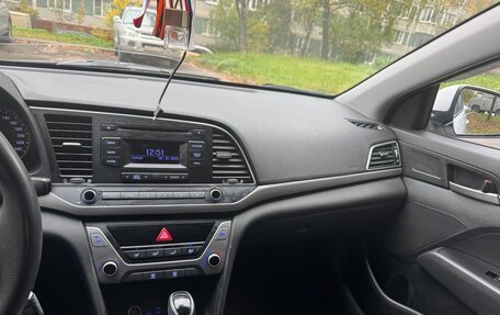 Hyundai Elantra VI рестайлинг, 2016 год, 1 030 000 рублей, 7 фотография