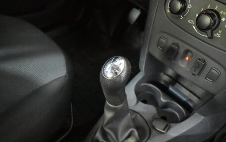 Renault Logan II, 2017 год, 449 000 рублей, 10 фотография