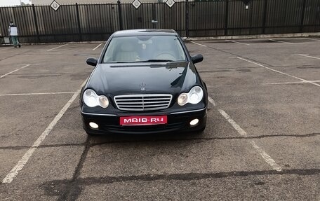 Mercedes-Benz C-Класс, 2005 год, 850 000 рублей, 1 фотография