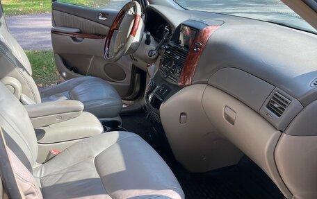 Toyota Sienna II рестайлинг, 2004 год, 1 100 000 рублей, 18 фотография