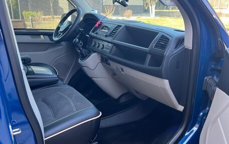 Volkswagen Transporter T6 рестайлинг, 2018 год, 3 550 000 рублей, 11 фотография