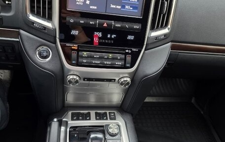 Toyota Land Cruiser 200, 2017 год, 5 900 000 рублей, 2 фотография