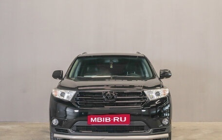 Toyota Highlander III, 2013 год, 2 499 000 рублей, 2 фотография