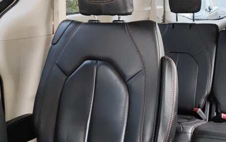 Chrysler Pacifica (RU), 2019 год, 2 800 000 рублей, 5 фотография