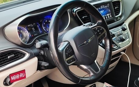 Chrysler Pacifica (RU), 2019 год, 2 800 000 рублей, 9 фотография