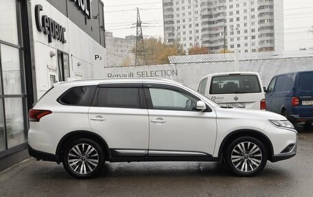 Mitsubishi Outlander III рестайлинг 3, 2019 год, 1 963 000 рублей, 4 фотография