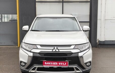 Mitsubishi Outlander III рестайлинг 3, 2019 год, 1 963 000 рублей, 2 фотография