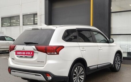 Mitsubishi Outlander III рестайлинг 3, 2019 год, 1 963 000 рублей, 5 фотография