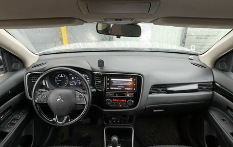 Mitsubishi Outlander III рестайлинг 3, 2019 год, 1 963 000 рублей, 12 фотография