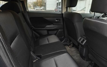 Mitsubishi Outlander III рестайлинг 3, 2019 год, 1 963 000 рублей, 11 фотография