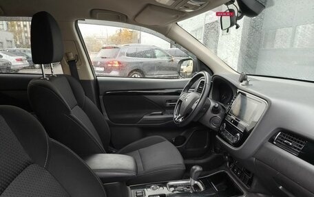 Mitsubishi Outlander III рестайлинг 3, 2019 год, 1 963 000 рублей, 9 фотография