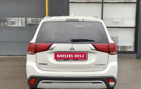 Mitsubishi Outlander III рестайлинг 3, 2019 год, 1 963 000 рублей, 6 фотография