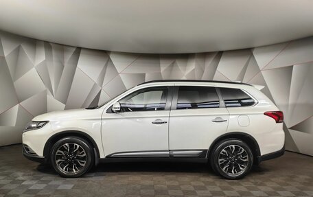 Mitsubishi Outlander III рестайлинг 3, 2021 год, 2 955 000 рублей, 5 фотография