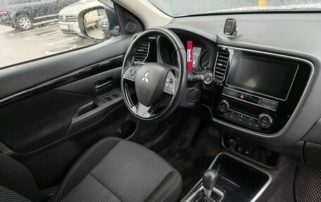 Mitsubishi Outlander III рестайлинг 3, 2019 год, 1 963 000 рублей, 10 фотография