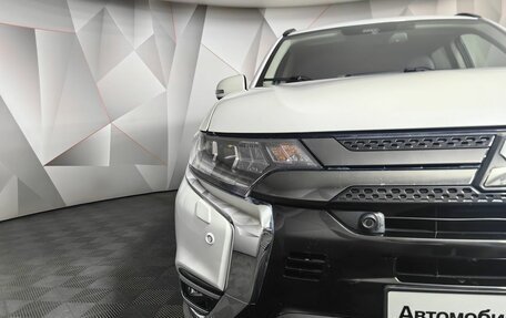 Mitsubishi Outlander III рестайлинг 3, 2021 год, 2 955 000 рублей, 10 фотография