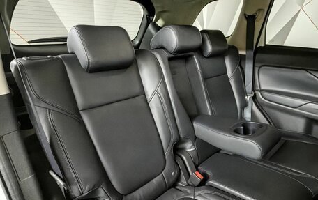 Mitsubishi Outlander III рестайлинг 3, 2021 год, 2 955 000 рублей, 16 фотография