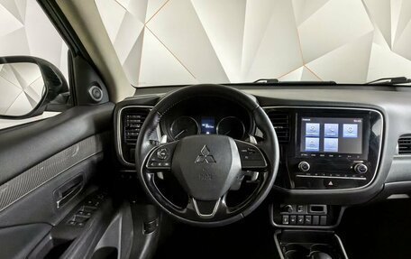 Mitsubishi Outlander III рестайлинг 3, 2021 год, 2 955 000 рублей, 19 фотография