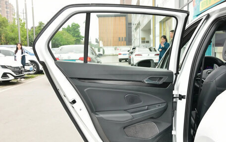 Volkswagen Golf VIII, 2022 год, 2 100 000 рублей, 24 фотография