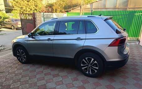 Volkswagen Tiguan II, 2019 год, 2 200 000 рублей, 2 фотография