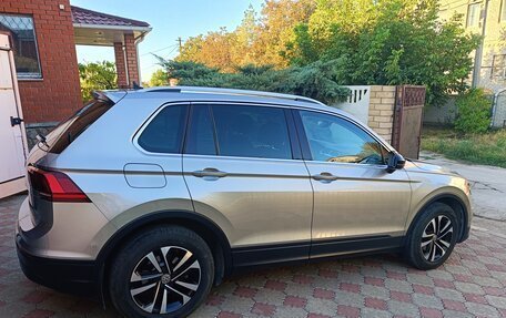 Volkswagen Tiguan II, 2019 год, 2 200 000 рублей, 4 фотография