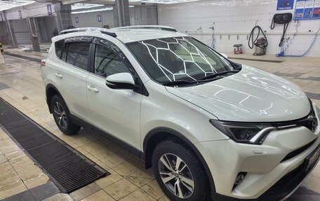 Toyota RAV4, 2017 год, 2 050 000 рублей, 3 фотография