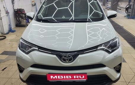 Toyota RAV4, 2017 год, 2 050 000 рублей, 2 фотография