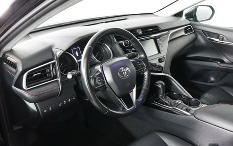 Toyota Camry, 2021 год, 2 850 000 рублей, 9 фотография
