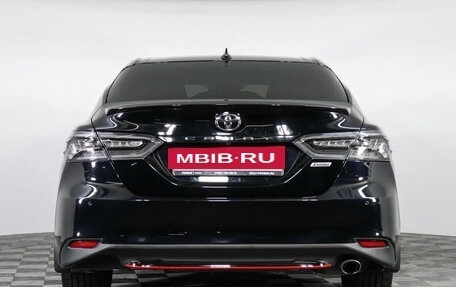 Toyota Camry, 2021 год, 2 850 000 рублей, 6 фотография