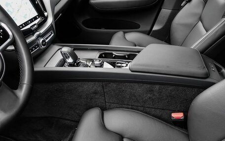 Volvo XC60 II, 2023 год, 4 755 000 рублей, 5 фотография