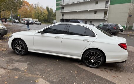 Mercedes-Benz E-Класс, 2020 год, 3 990 000 рублей, 5 фотография
