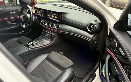 Mercedes-Benz E-Класс, 2020 год, 3 990 000 рублей, 10 фотография