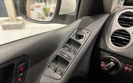 Volkswagen Tiguan I, 2010 год, 890 000 рублей, 24 фотография