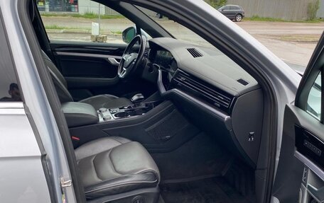 Volkswagen Touareg III, 2018 год, 4 330 000 рублей, 7 фотография