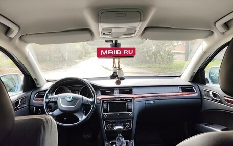 Skoda Superb III рестайлинг, 2012 год, 820 000 рублей, 13 фотография