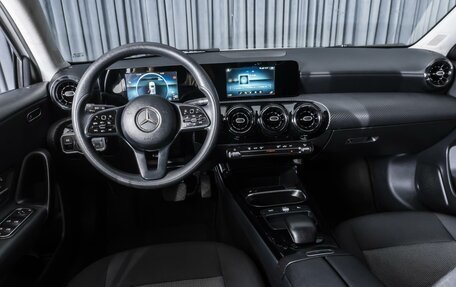 Mercedes-Benz A-Класс, 2018 год, 1 643 000 рублей, 6 фотография