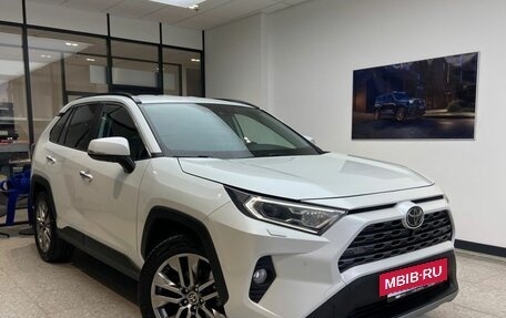 Toyota RAV4, 2021 год, 3 180 000 рублей, 4 фотография