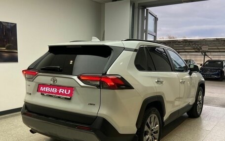 Toyota RAV4, 2021 год, 3 180 000 рублей, 7 фотография