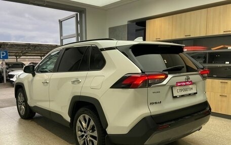 Toyota RAV4, 2021 год, 3 180 000 рублей, 5 фотография